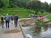 Travessant el Pont del Ripoll. Autor: Carlos Albacete