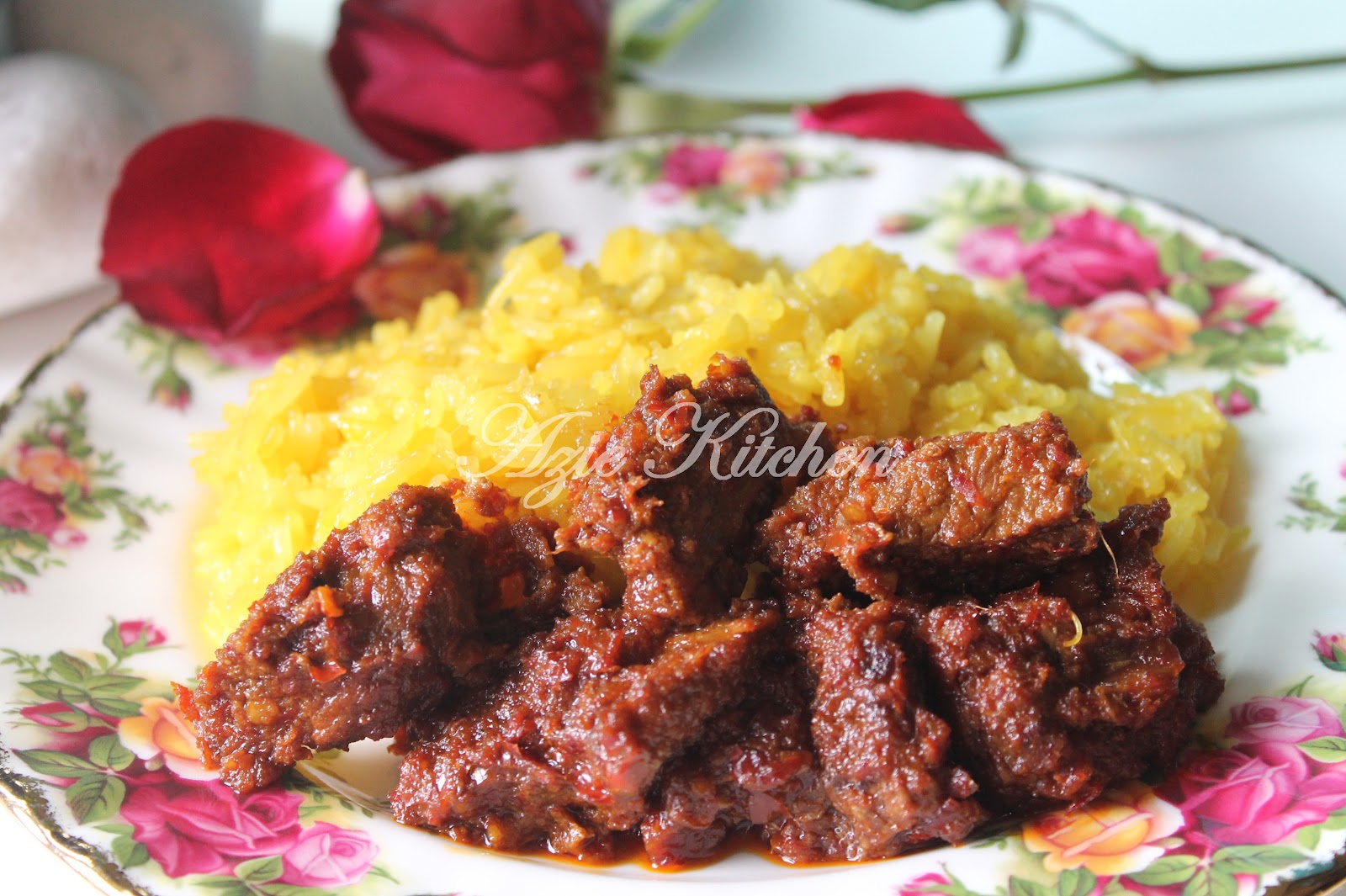 Pulut Kuning Dengan Rendang Daging - Azie Kitchen