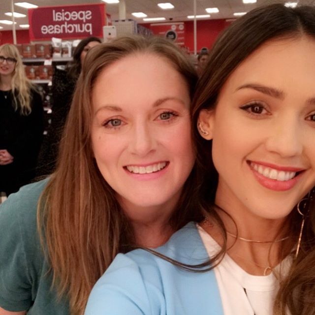 Jessica-Alba-in-Edina-Minnesota-Instagram-picture