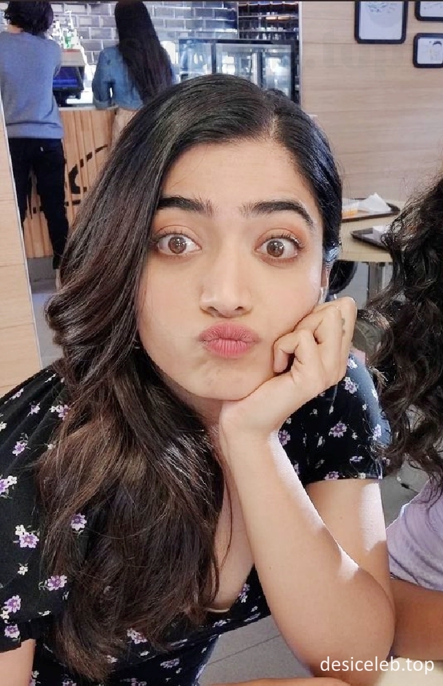 Rashmika Mandanna Areola Slip,Rashmika Mandanna Nip Slip, Rashmika Mandanna Nipple Slip