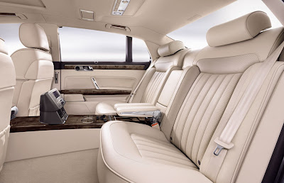 2011 Volkswagen Phaeton Rear Seats Photo