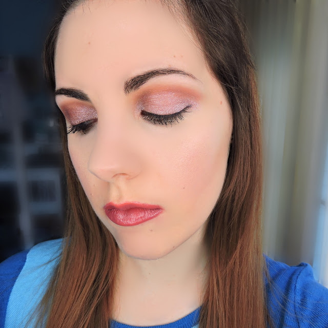 Ultima Beauty wearing Too Faced Maple Syrup Pancakes Eyeshadow, eyes closed