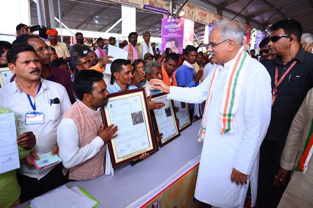 मुख्यमंत्री भूपेश बघेल ने आज विश्व आदिवासी दिवस के अवसर पर सरगुजा जिले के सीतापुर में आयोजित कार्यक्रम 