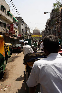 Biciklis riksán a Jama Masjid felé