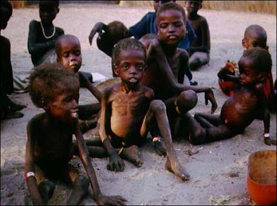 Darfur children wait for help