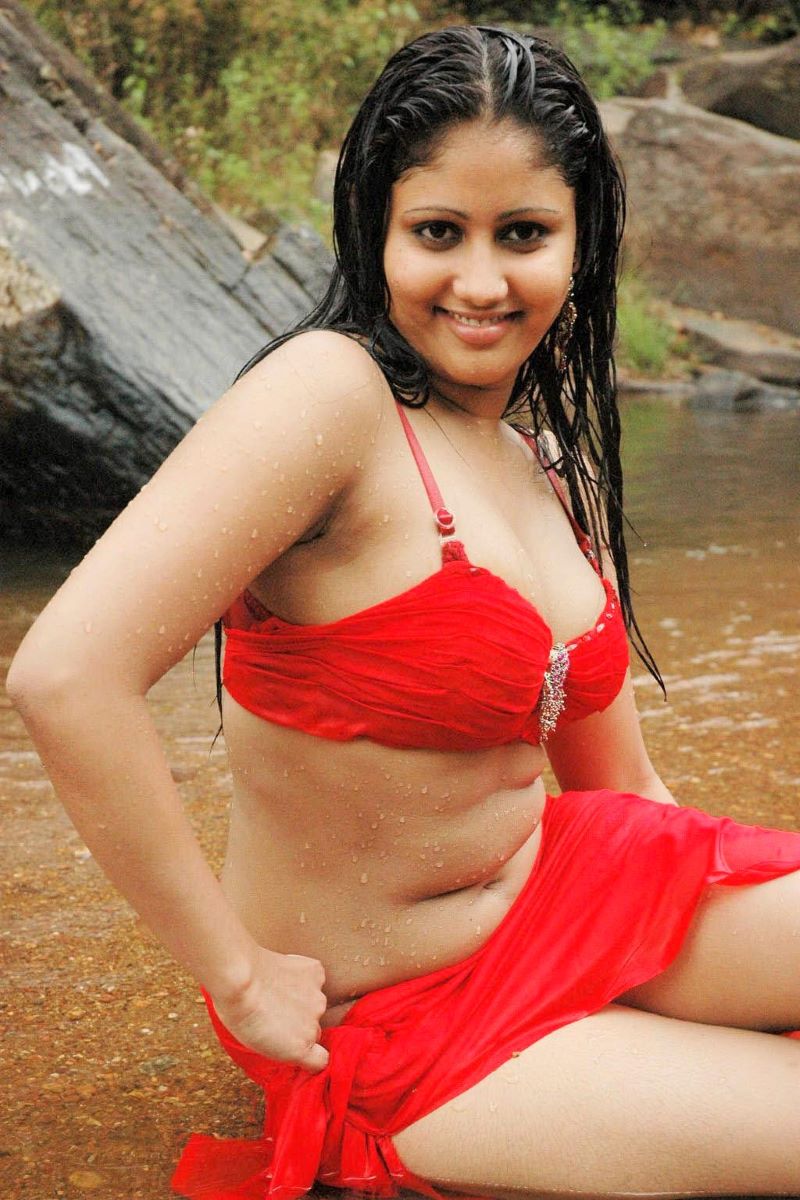 Amrutha Valli Hot Tamil Actress Navel Photos Images Stills