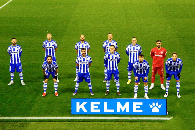 DEPORTIVO ALAVÉS. Temporada 2020-21. Rubén Duarte, Lejeune, Laguardia, Joselu, Lucas Pérez, Fernando Pacheco. Jota Peleteiro, Luis Rioja, Battaglia, Ximo Navarro, Tomás Pina. DEPORTIVO ALAVÉS 0 REAL SOCIEDAD DE FÚTBOL DE SAN SEBASTIÁN 0. 06/12/2020. Campeonato de Liga de 1ª División, jornada 12. Vitoria, Álava, estadio de Mendizorroza.