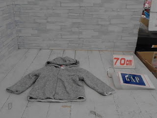 中古品　子供服　７０ｃｍ　GAP　グレー　アウター　３９８円