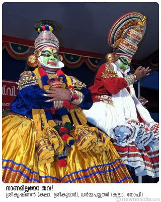 SriKrishnan(Kalamandalam Sreekumar) and Dharmaputhrar(Kalamandalam Gopi) in KirmeeraVadham Kathakali.