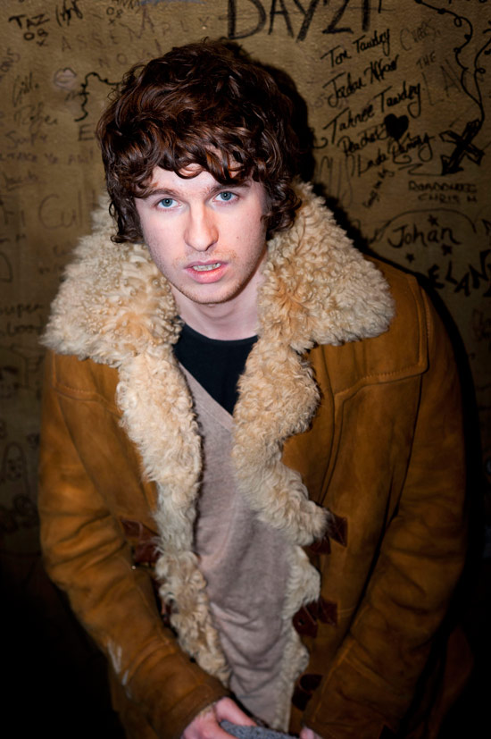 com certeza o Luke Pritchard vocalista do The Kooks 