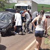 ACIDENTE - Carro colide contra carreta na PR-272 próximo de Dinizópolis