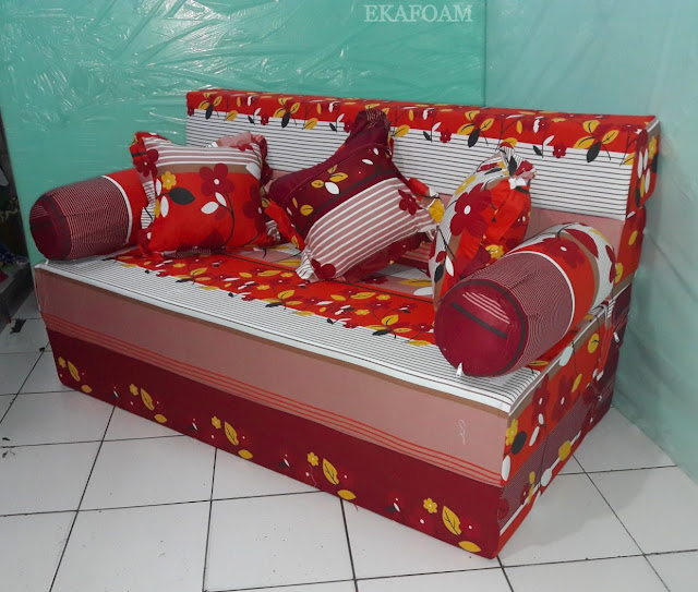 Sofa bed inoac motif bunga sakura merah maroon