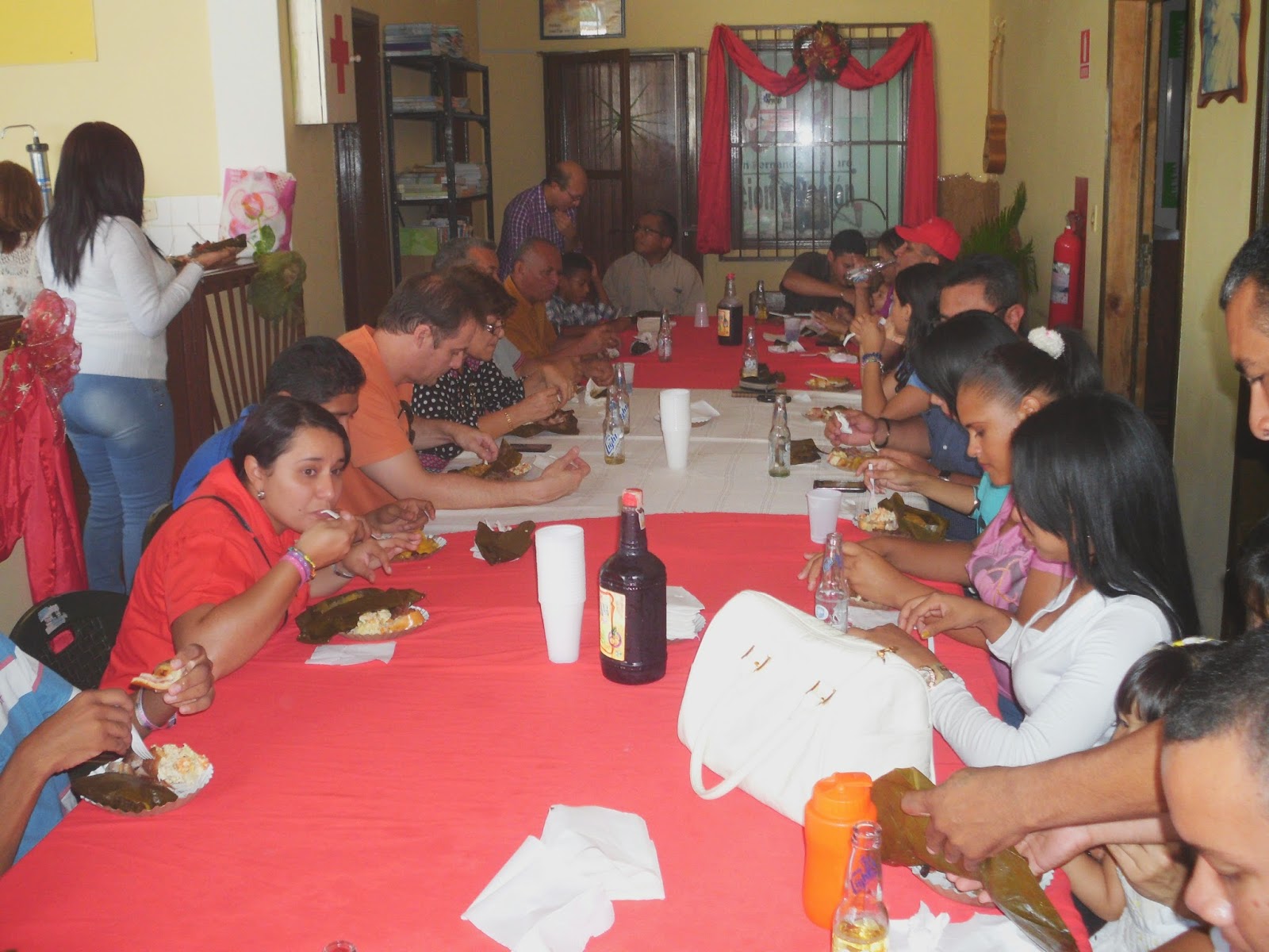 Fotos: Efectuado almuerzo navideño del instituto radiofónico Fe y Alegría del bajo Apure.