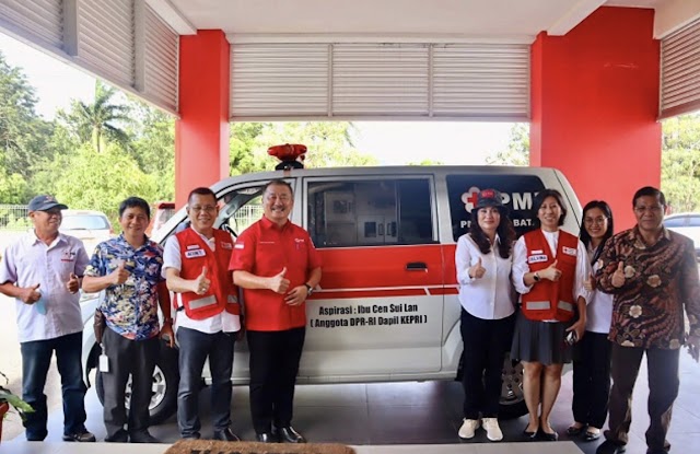 Anggota Komisi V DPR RI, Cen Sui Lan Bantu PMI Batam Satu Unit Ambulans