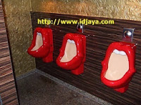 toilet berbentuk bibir sexy