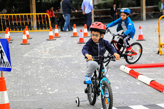 circuito infantil de ciclismo sobre seguridad vial organizado en Herriko Plaza