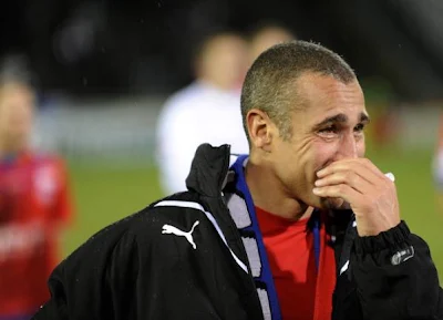 Henrik Larsson reacts after his last football match