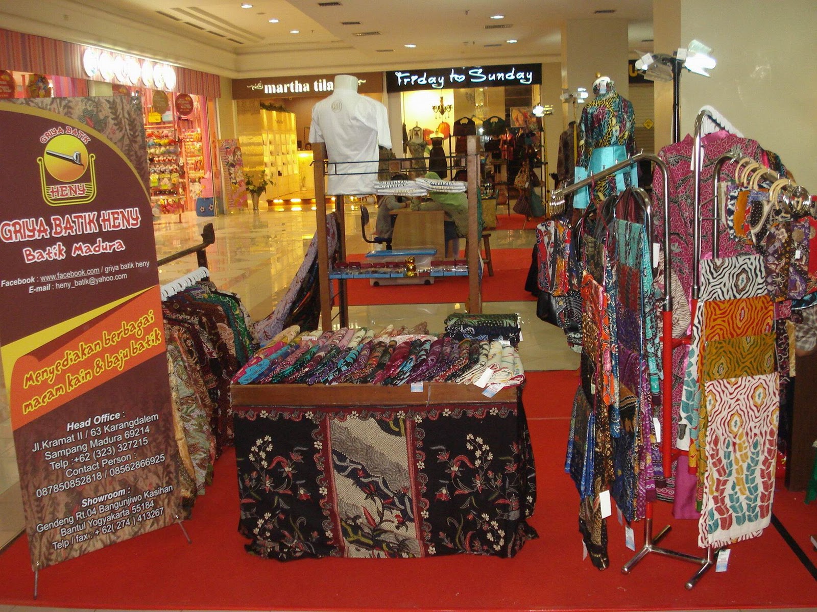 Griya Batik  Heny Stand pameran batik  di Plaza ambarukmo 