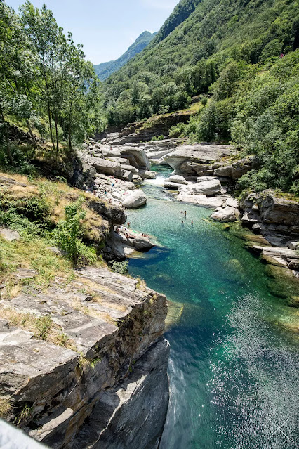 वेरज़स्का नदी (Verzasca) क्यों है दुनिया में इतनी मशहूर ?