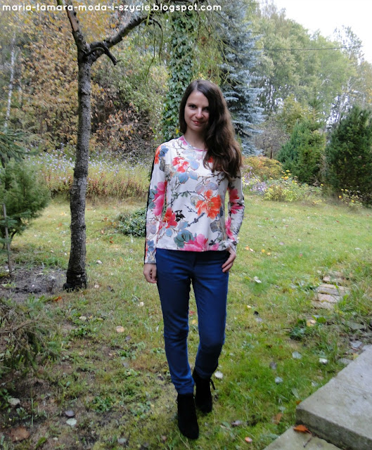 bluzka w kwiaty jesień