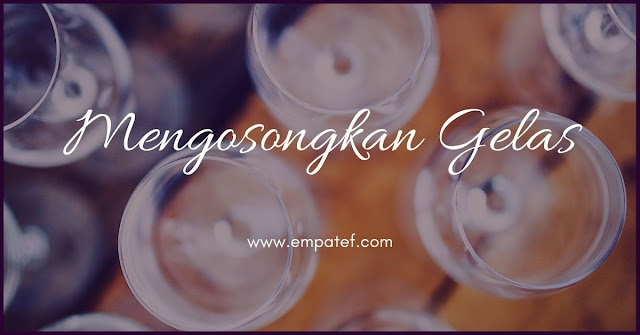 mengosongkan gelas saat menimba ilmu