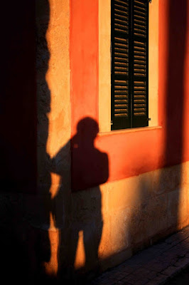 autoportrait à l'angle d'une rue orange guillaume lelasseux 2008