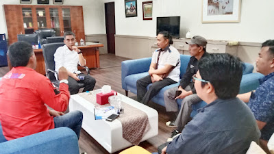 Wakil Bupati Karo, Theopilus Ginting Terima Audensi Panitia Pelantikan DPC PWDPI Kabupaten Karo