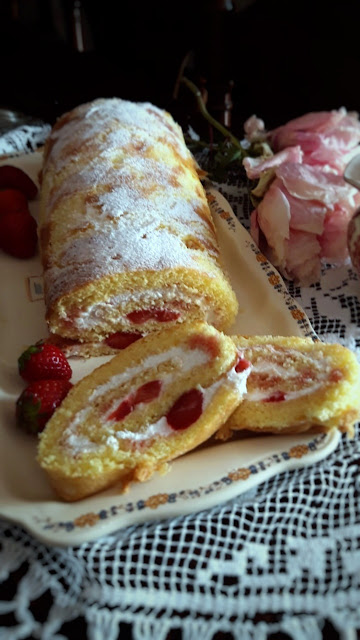 rotolo dolce panna e fragole