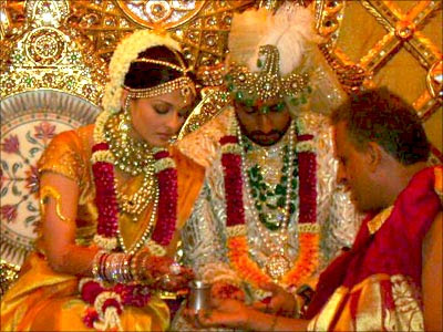 Aishwarya  Abhishek Bachchan Wedding Photos on People S Blog  Aishwarya Rai Abhishek Bachchan Marriage Photos