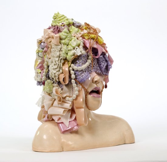 Jessica Stoller esculturas porcelanas bizarras surreais arte feminismo mulheres