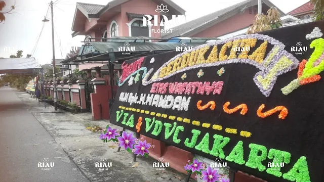 galeri jasa papan bunga duka cita pernikahan wedding wisuda pelantikan serah terima jabatan ulang tahun Marpoyan Damai Pekanbaru riau florist