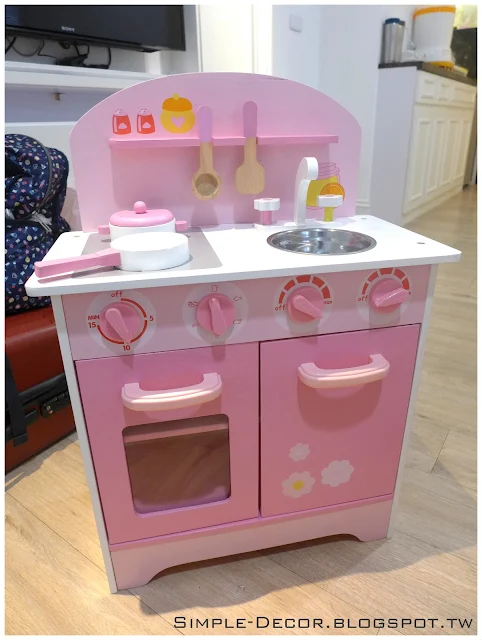 https://simple-decor.blogspot.com/2018/08/Pink-Wooden-Kitchen-Cabinet-for-Children.html