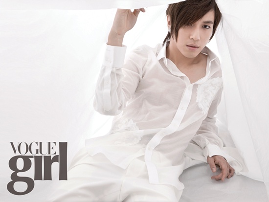 [jung+yong+hwa+-+vogue+girl+januari+2010.jpg]