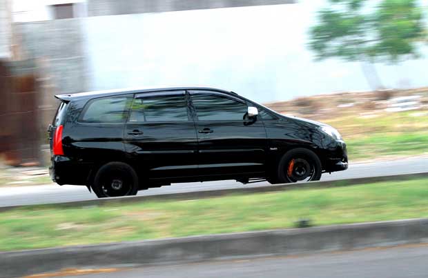 Toyota Kijang Innova  2 5 Diesel  2010 The Twin Power 