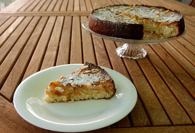 Pastel de ricotta y almendra sin gluten para desayunar