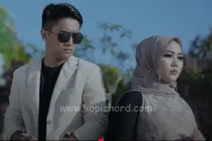 lirik dan chord jangan pergi