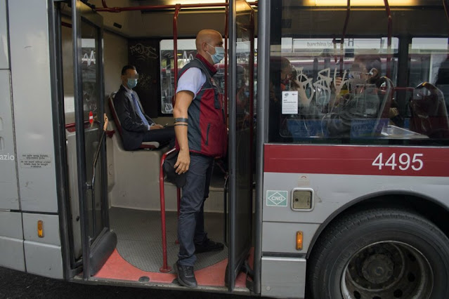 Sugli autobus e sui tram Atac tornano da oggi i controllori