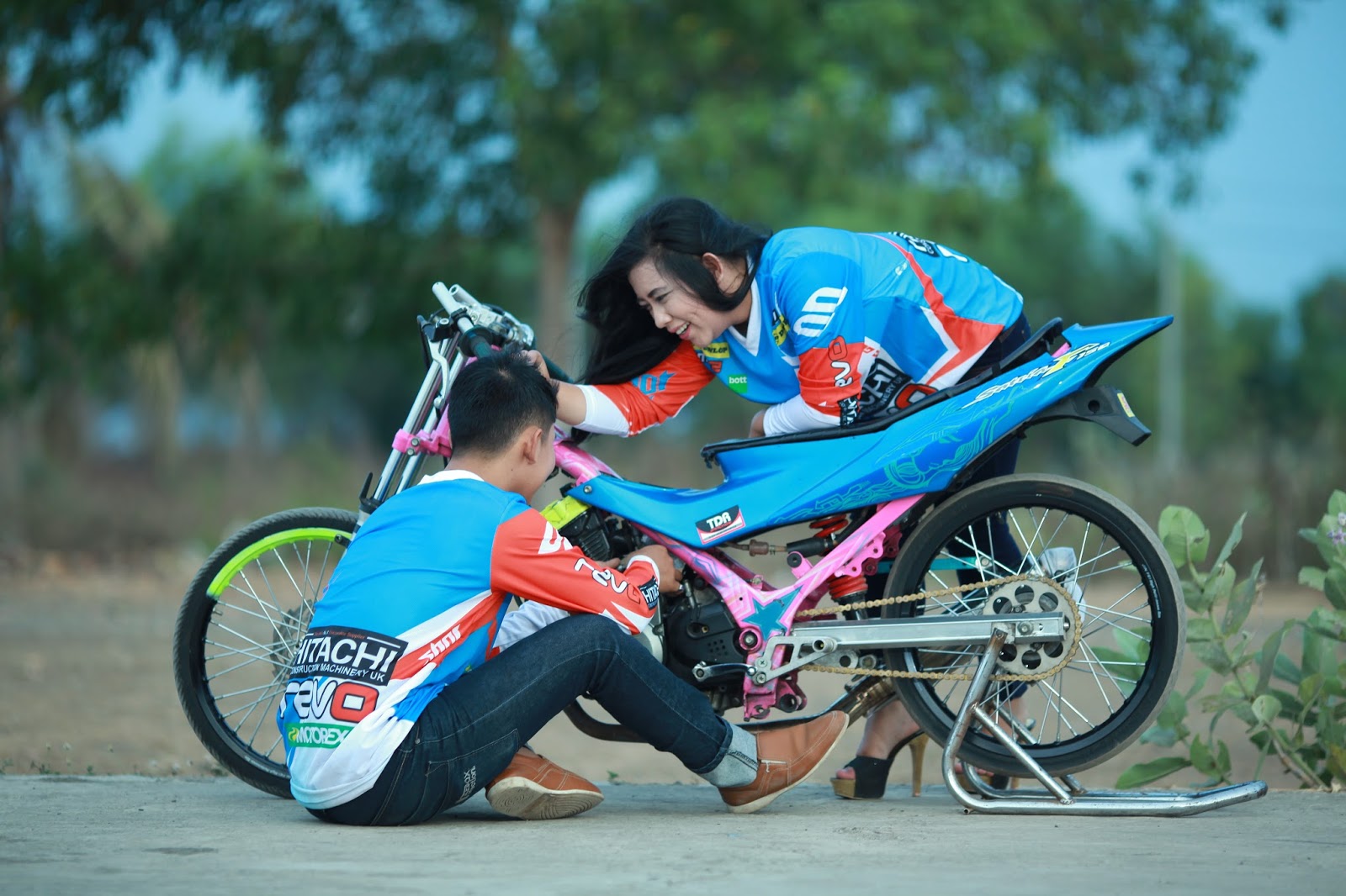 Foto Prewedding Dengan Motor Drag Dunia Ottomotif