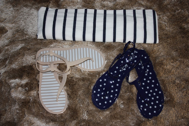 chanclas y foulard primark