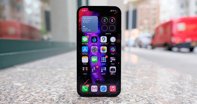 Apple İPhone 12 Pro icin uzucu Tablo Turkiye en son sirada