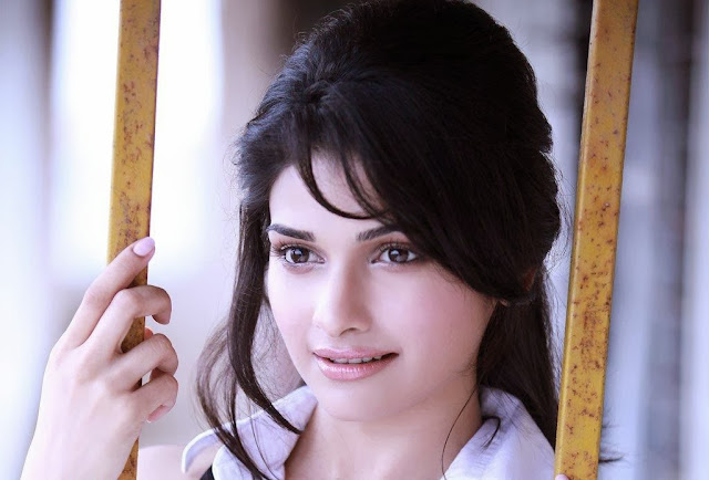 Prachi Desai Wallpapers Free Download