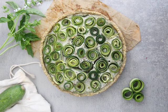 Cuillère et saladier : Tarte fleur courgette-basilic