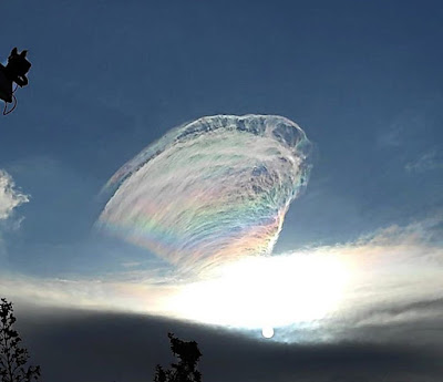 forme de nuage créée par les chemtrails