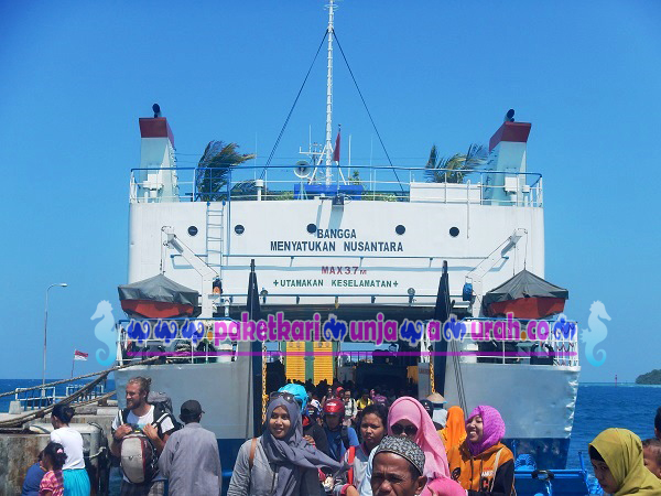 foto kapal ferry kmp siginjai jepara karimunjawa