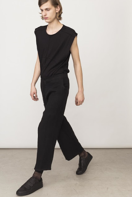 http://www.shop-verenaschepperheyn.com/shirts/loose-fitted-trousers-black-linen-waxed-1