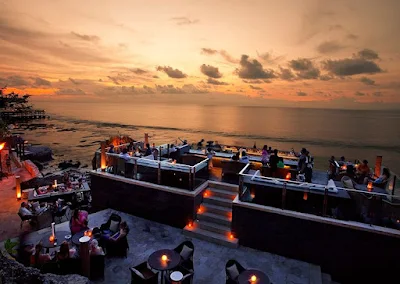 Cafe Malam yang Romantis di Bali