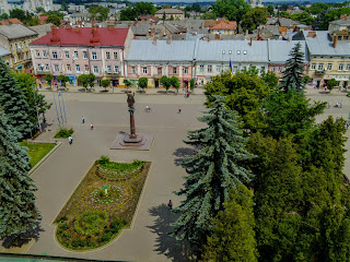 Самбор. Площадь Рынок. Памятник Матери-Украине