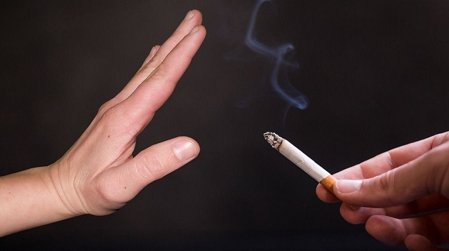 Mengonsumsi rokok dapat merugikan kesehatan seseorang baik perokok itu sendiri maupun pero Cara Berhenti Merokok Terbaru