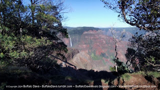 Waimea Canyon waterfall - Waipoo Falls