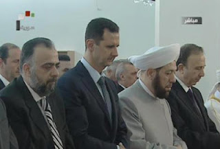 la proxima guerra assad rezando en una mezquita